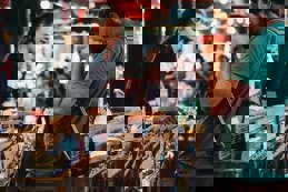 Seller and customer at a tea stand in Borough Market