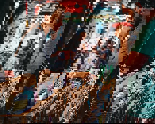 Seller and customer at a tea stand in Borough Market