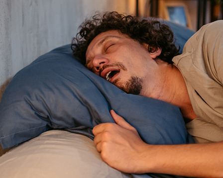 h-man-sleeping-in-bed-with-mouth-open