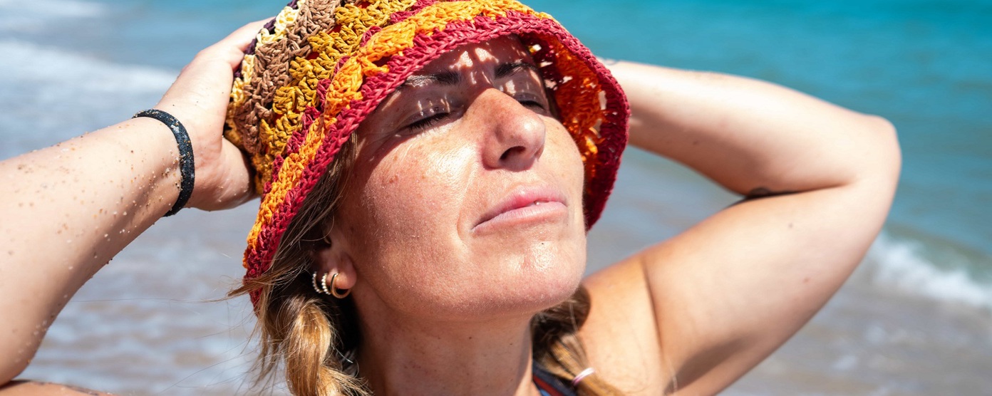  Lady in a sunhat on the beach