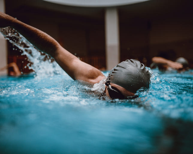 Swimming race