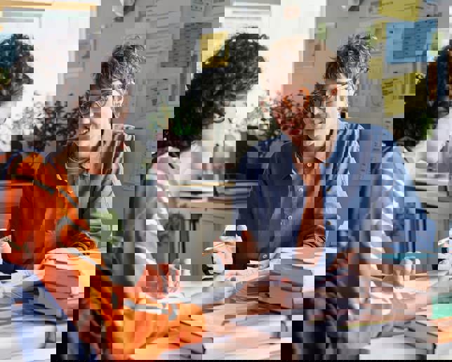 Discussing learning strategies in study session with teacher