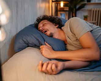 man-sleeping-in-bed-with-mouth-open.jpg