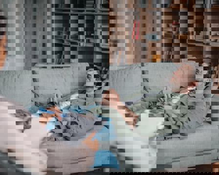 Patient hypnotherapy therapy session