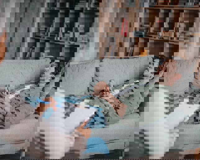 Patient hypnotherapy therapy session