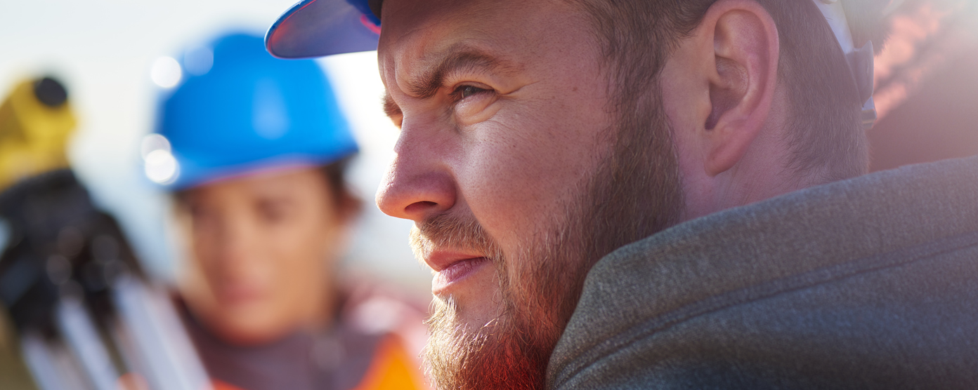 Use of safty helmats at work by workers