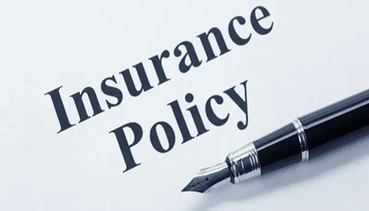 Close‑up of the words Insurance Policy with a fountain pen on a printed document
