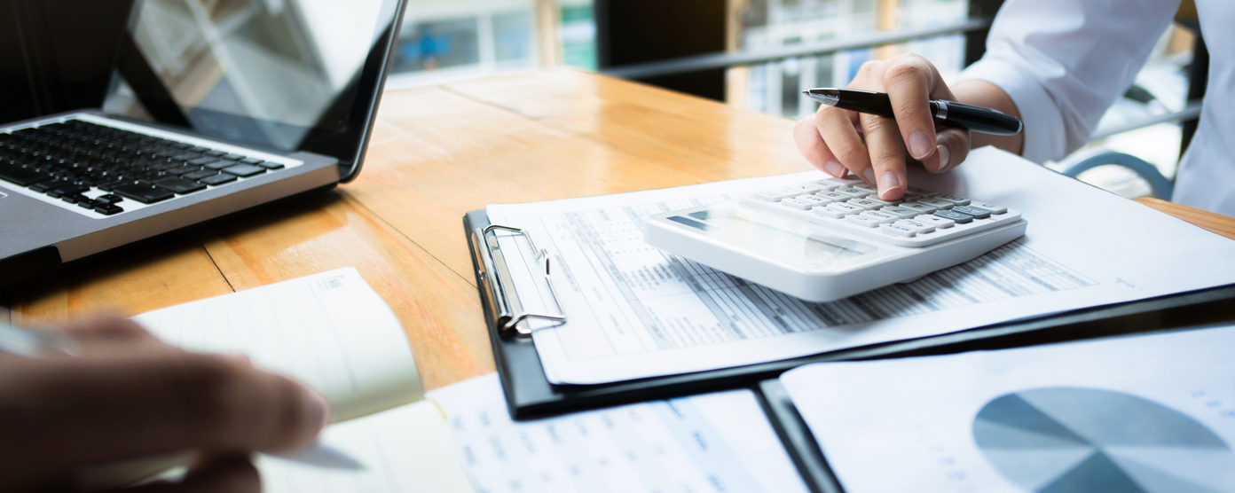 Professionals-are-calculating-and-arranging-data